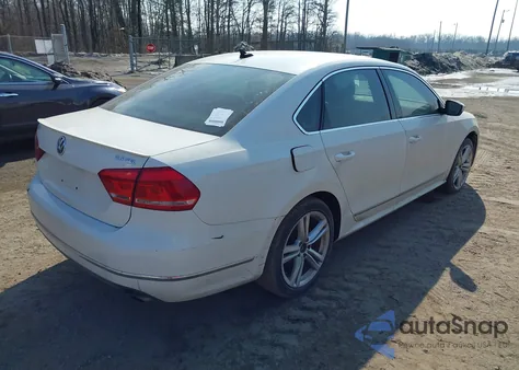 2013 Volkswagen Passat 3.6L V6 Sel Premium z USA, uszkodzony, nr VIN 1VWCM7A37DC024641